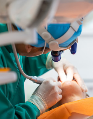 Gli impianti dentali
